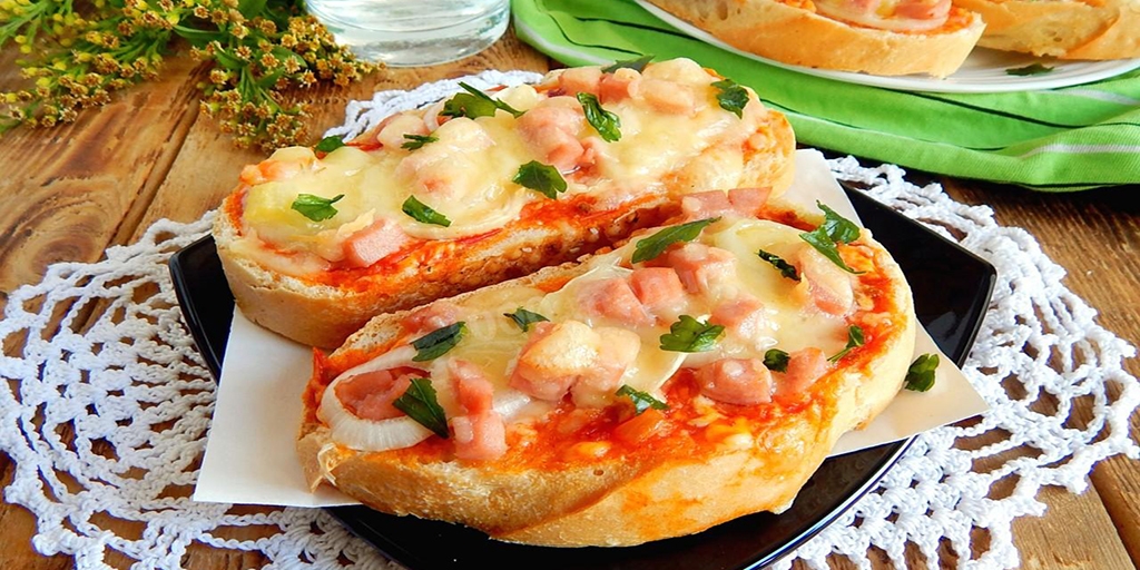 Мини-пицца с колбасой