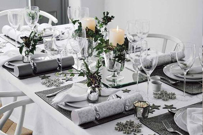 Сервировка новогоднего стола 2023 года в скандинавском стиле
