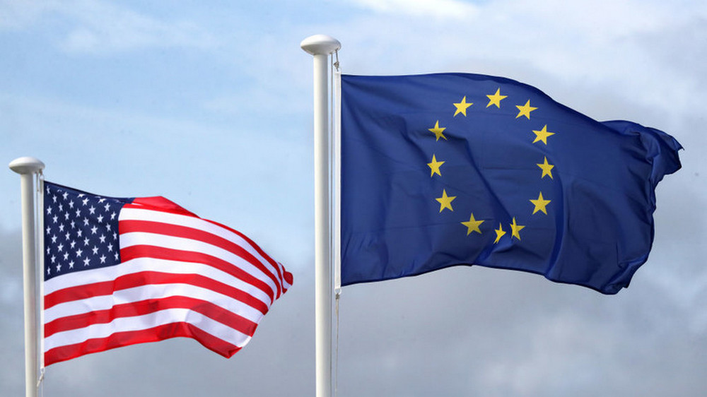 Флаги США и Европы